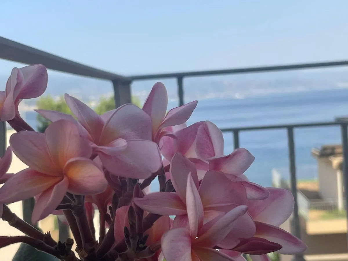 アパート Casa Cannoni - Delizioso Appartamento Fronte Mare Vista Stretto Di メッシーナ