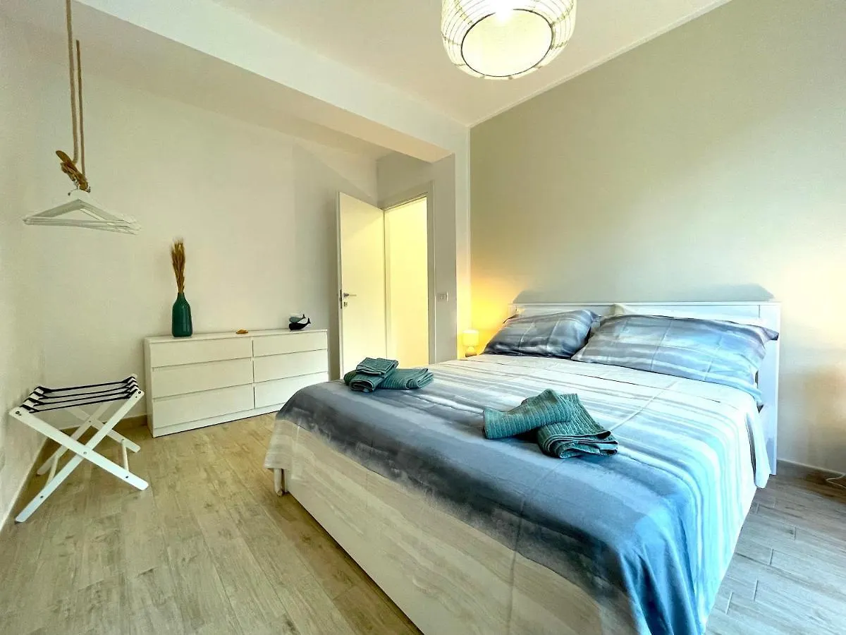 アパート Casa Cannoni - Delizioso Appartamento Fronte Mare Vista Stretto Di メッシーナ
